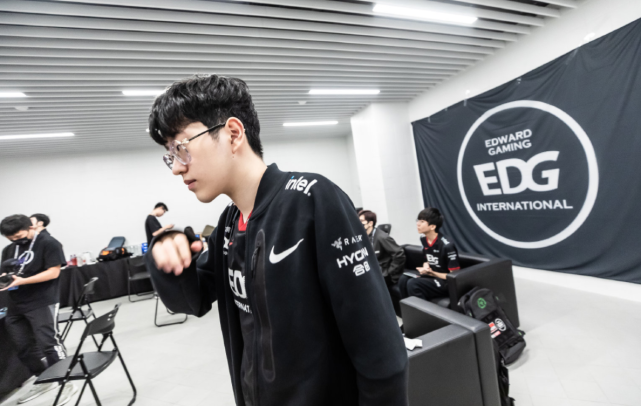 他的防守覆 他的防守覆